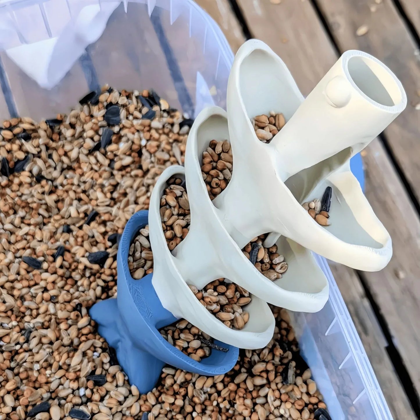 Outdoor Fish Bone Resin Bird Feeder Garden Station